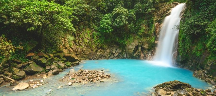 Imagen cascadas más bonitas de Costa Rica cascada Rio Céleste
